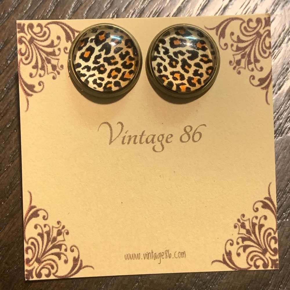 NWT leopard print earrings 🐆